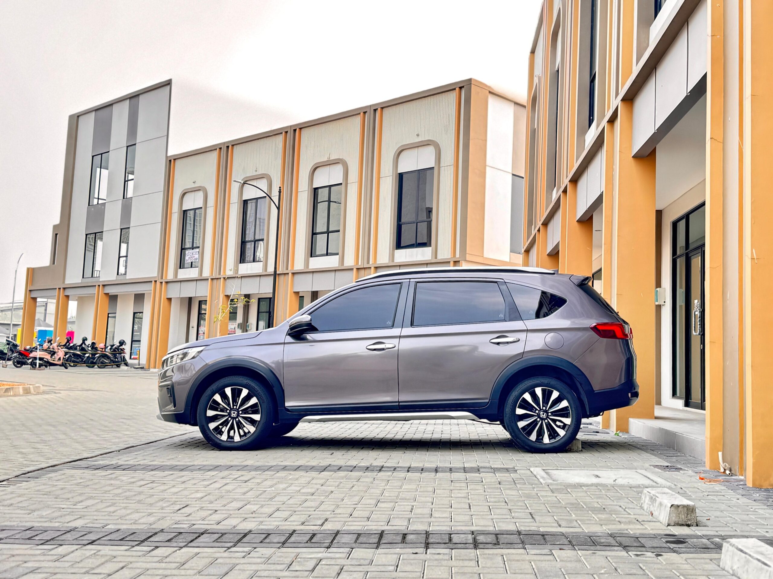 BRV E PRESTIGE CVT ABU 2022 - Gambar 8