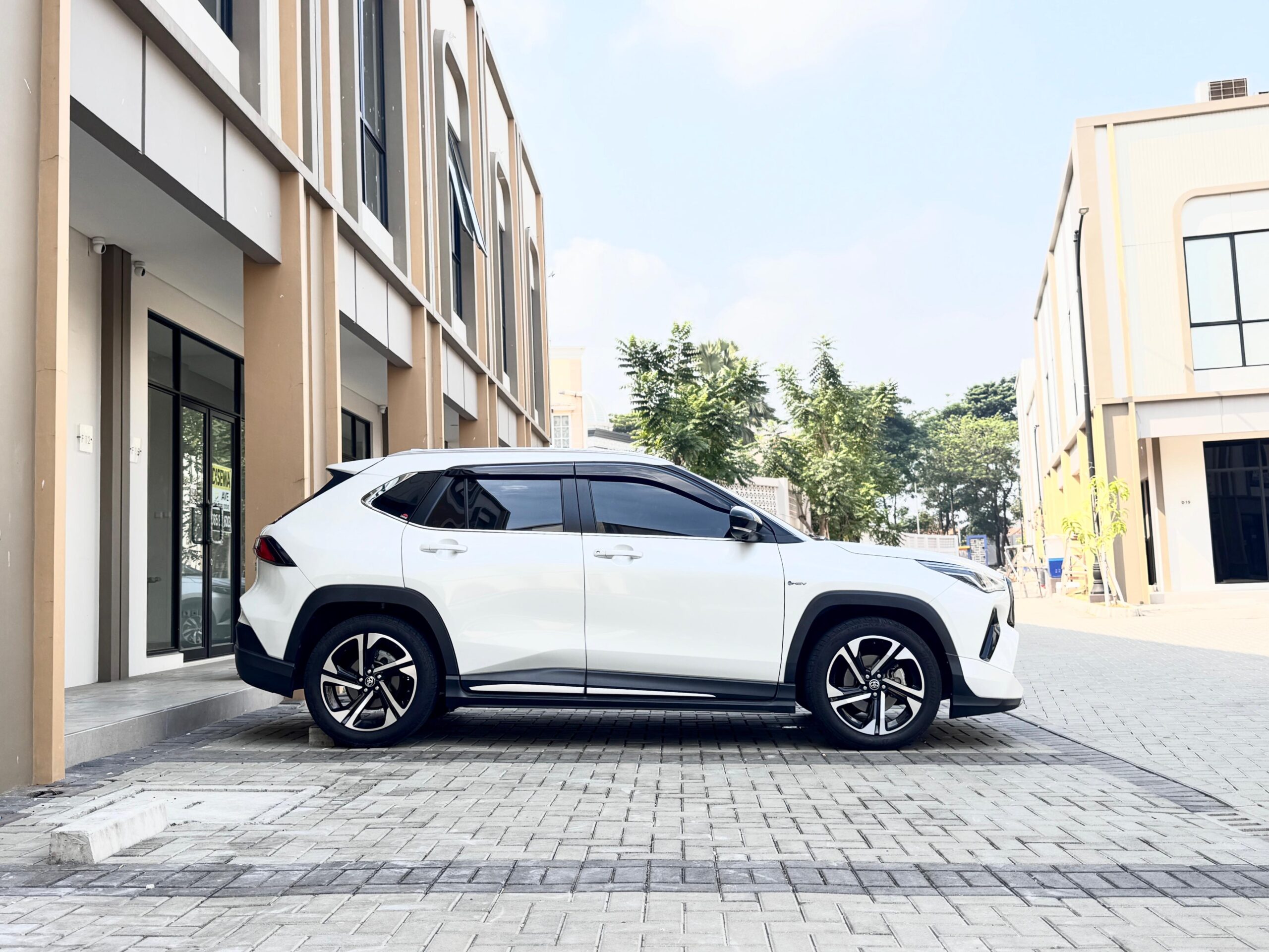 YARIS CROSS S GR HV TSS PUTIH 2025 - Gambar 8