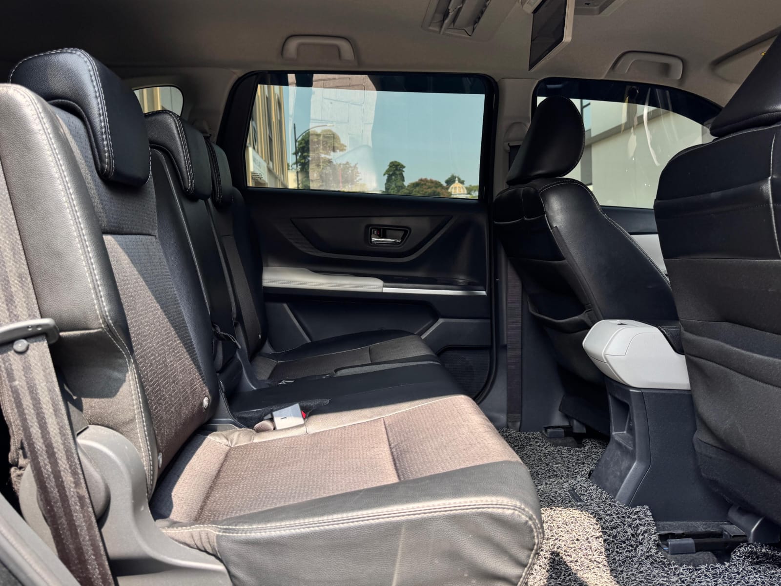AVANZA VELOZ 1.5 Q CVT HITAM 2023 - Gambar 16