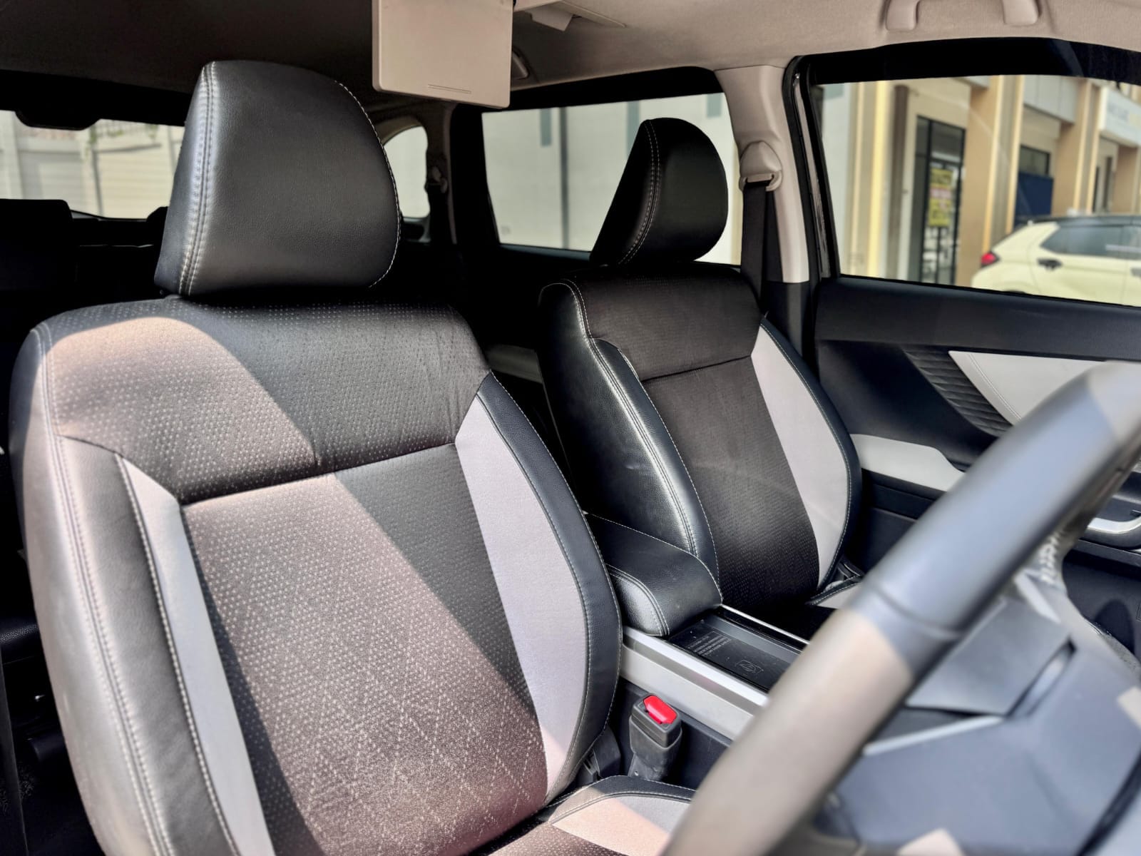 AVANZA VELOZ 1.5 Q CVT HITAM 2023 - Gambar 12