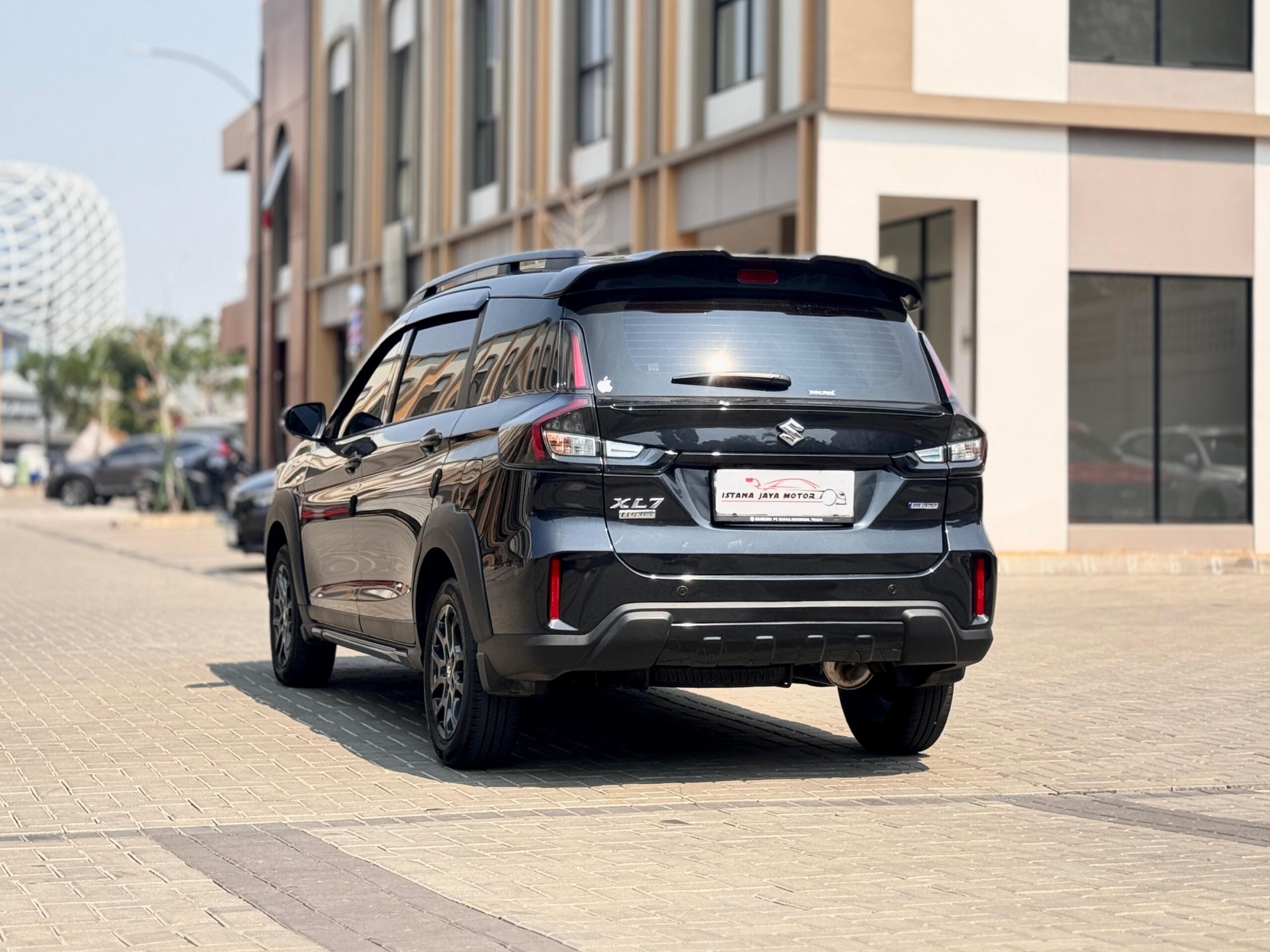 XL7 ALPHA KURO HYBRID AT HITAM 2026 - Gambar 8