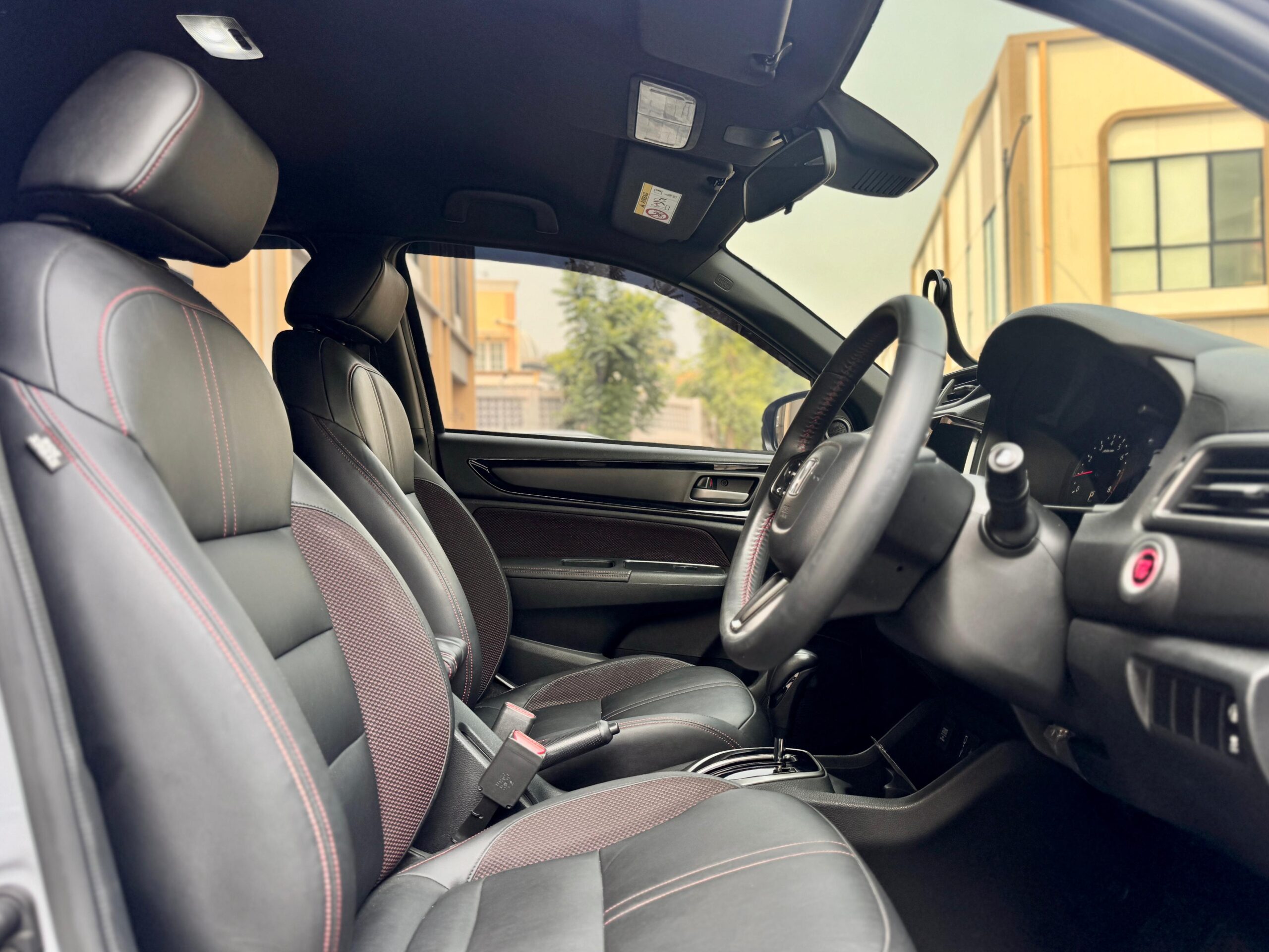 WRV RS SENSING CVT PUTIH 2023 - Gambar 12