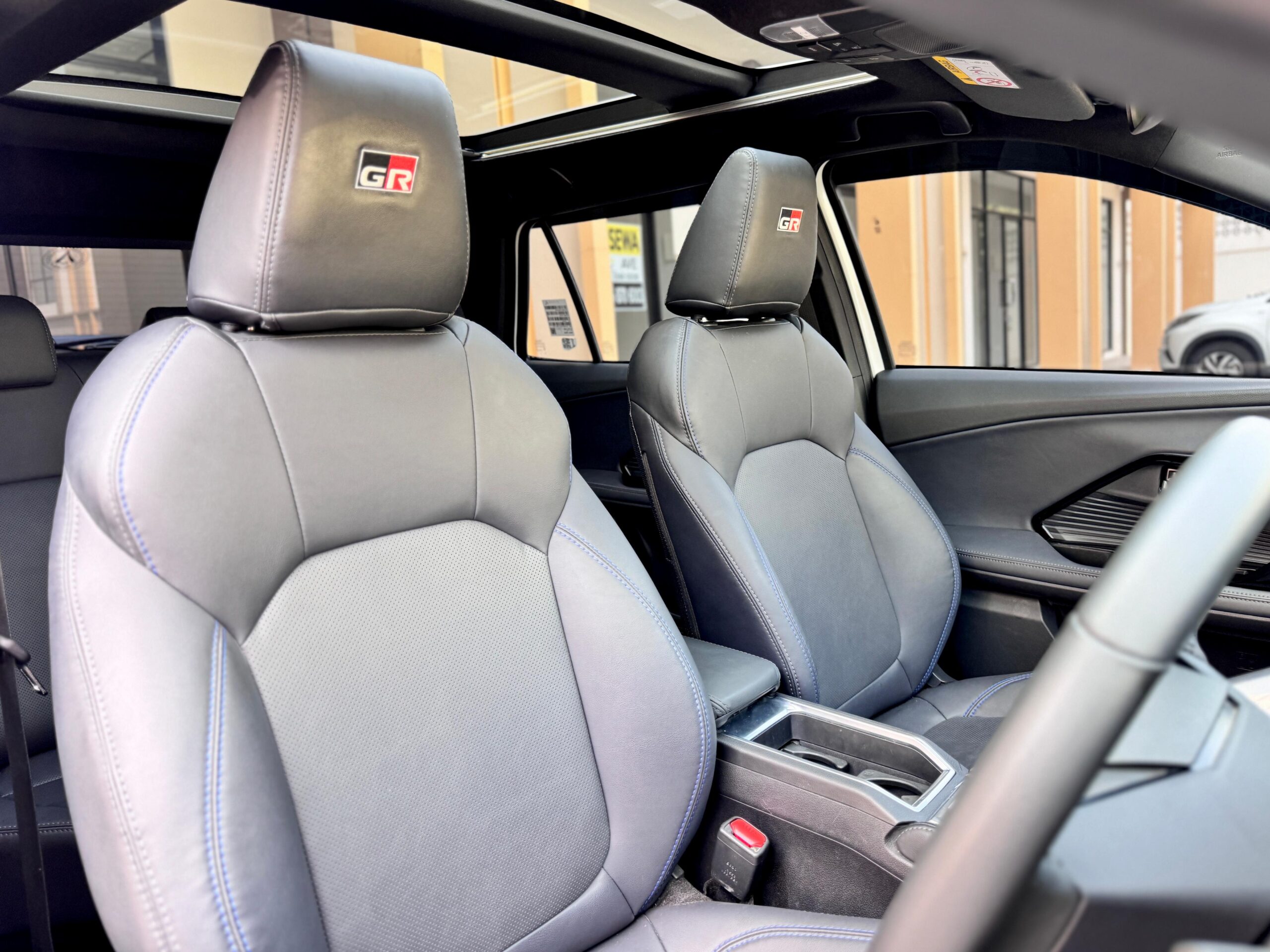 YARIS CROSS S GR HV TSS PUTIH 2025 - Gambar 13