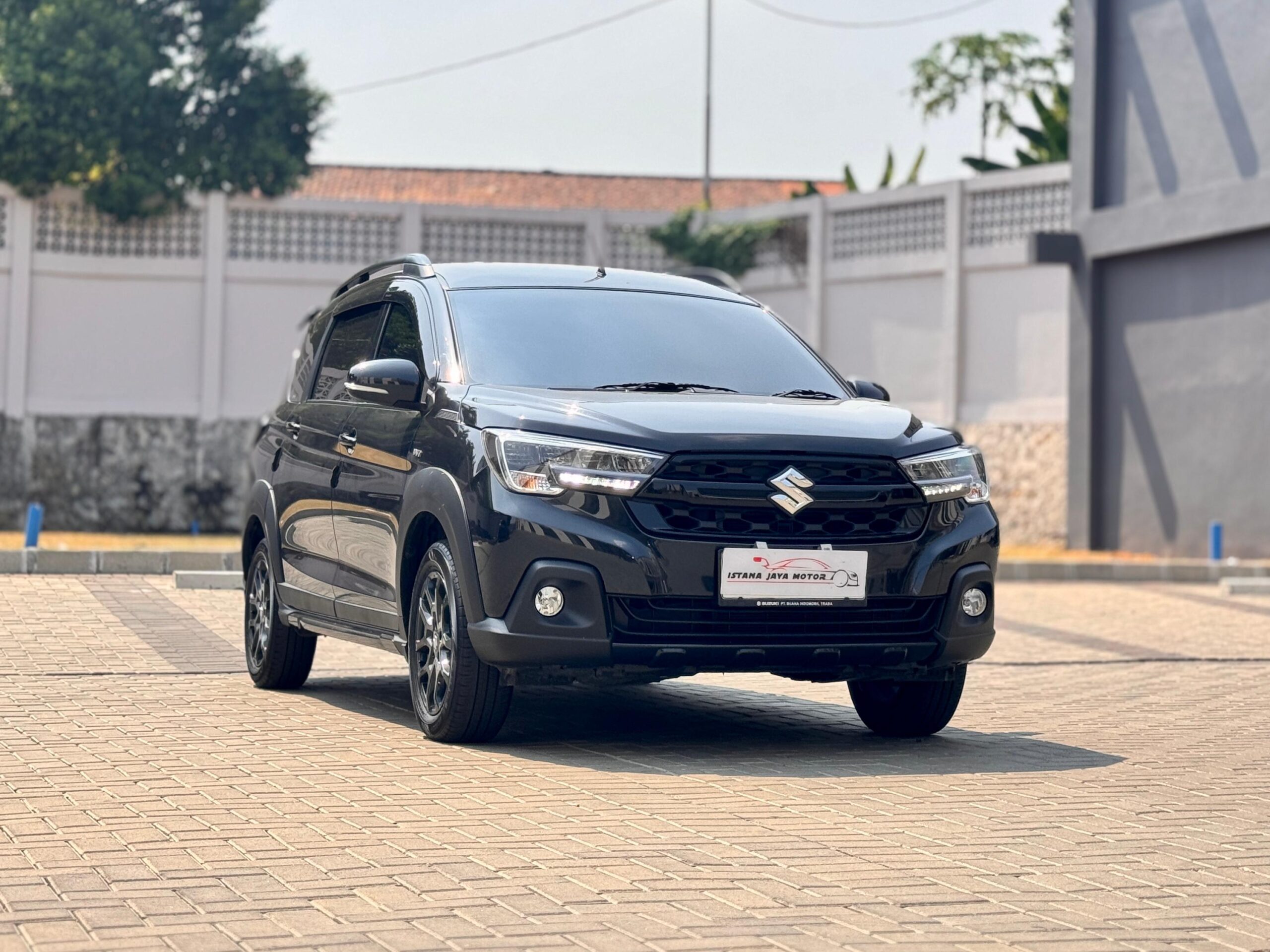 XL7 ALPHA KURO HYBRID AT HITAM 2026 - Gambar 3