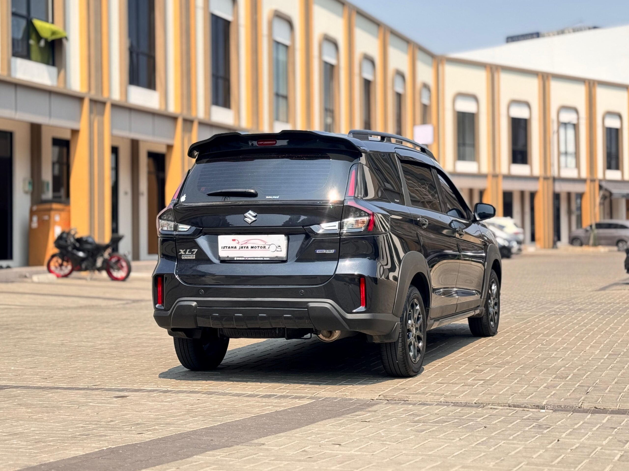 XL7 ALPHA KURO HYBRID AT HITAM 2026 - Gambar 7