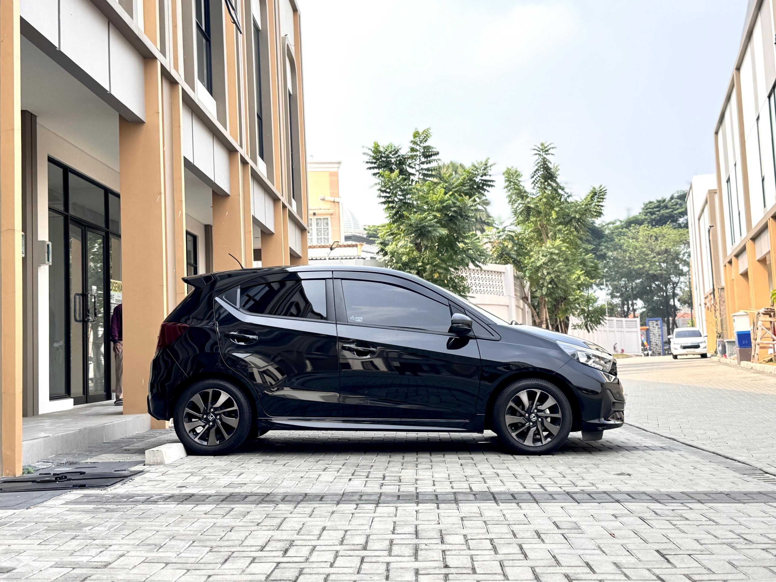 BRIO RS AT HITAM 2025 - Gambar 8