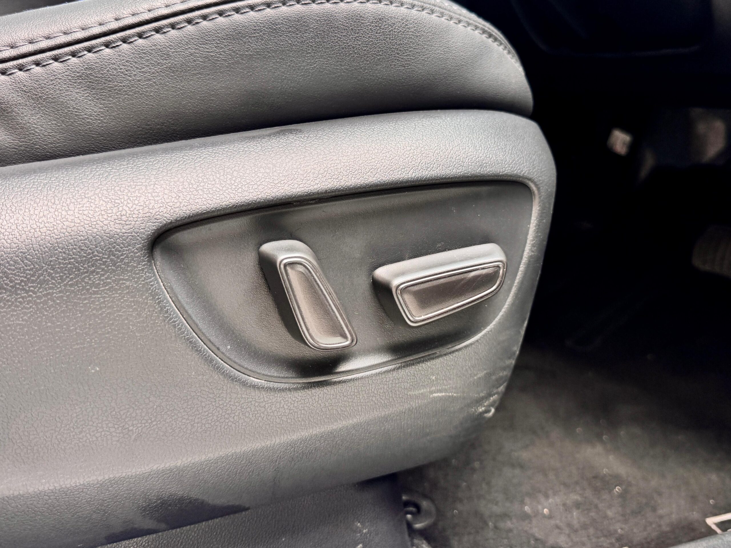 YARIS CROSS S GR HV TSS PUTIH 2025 - Gambar 18