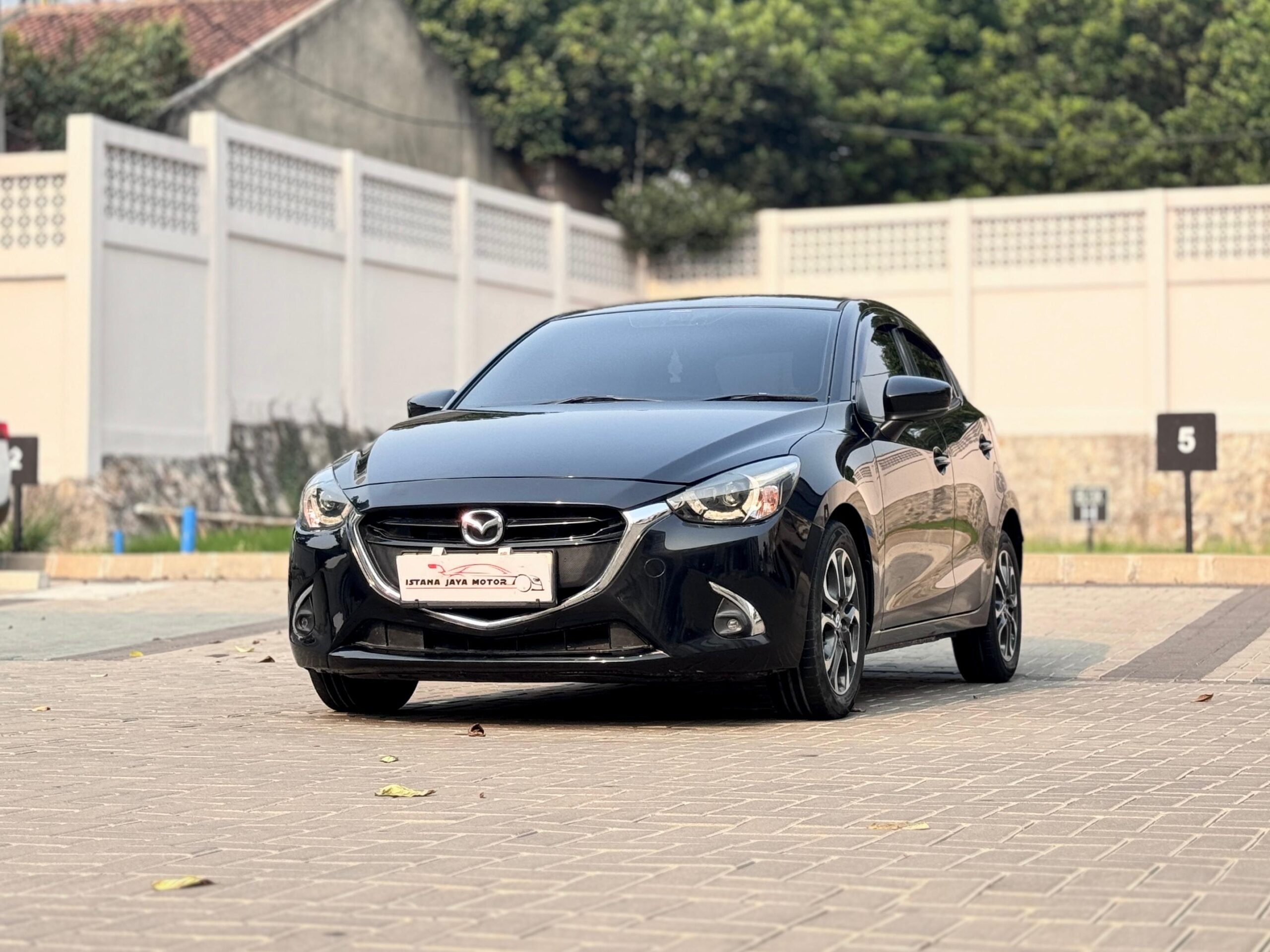 MAZDA 2 R AT HITAM 2017 - Gambar 3