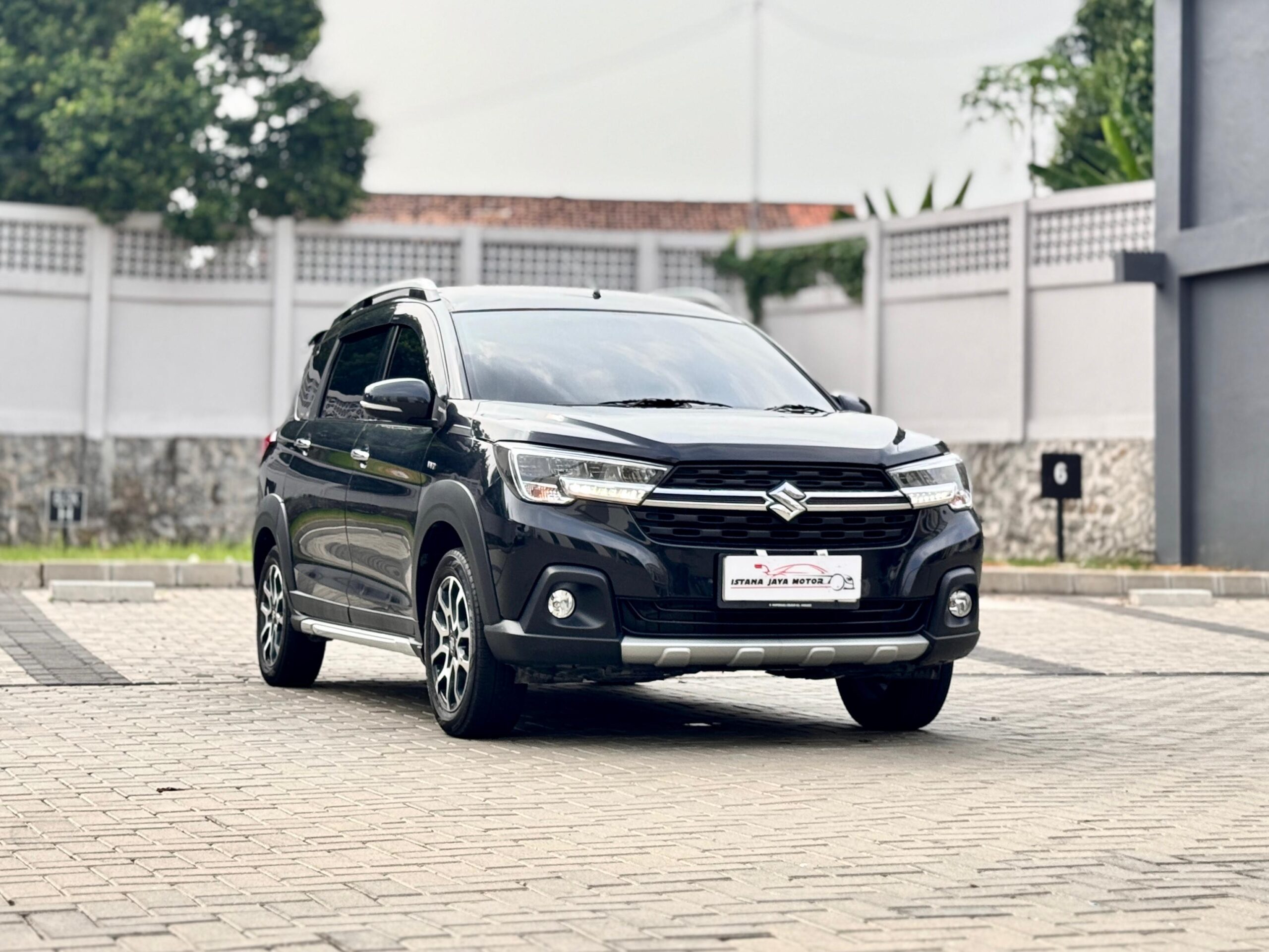 XL7 ALPHA AT HITAM 2023 - Gambar 4
