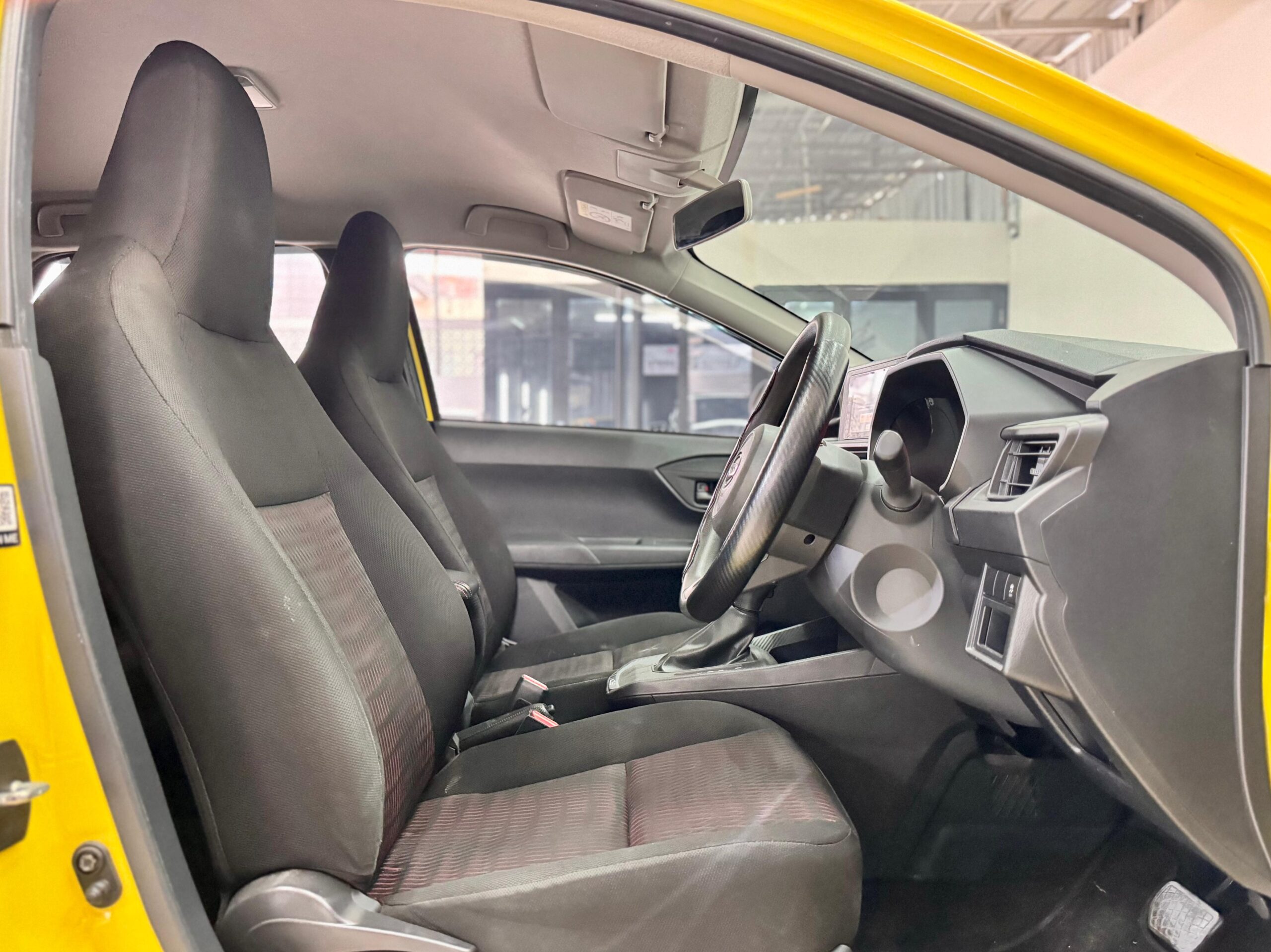 AYLA 1.2 R ADS AT KUNING 2023 - Gambar 11
